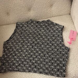 Women's Black and White Sleeveless Top